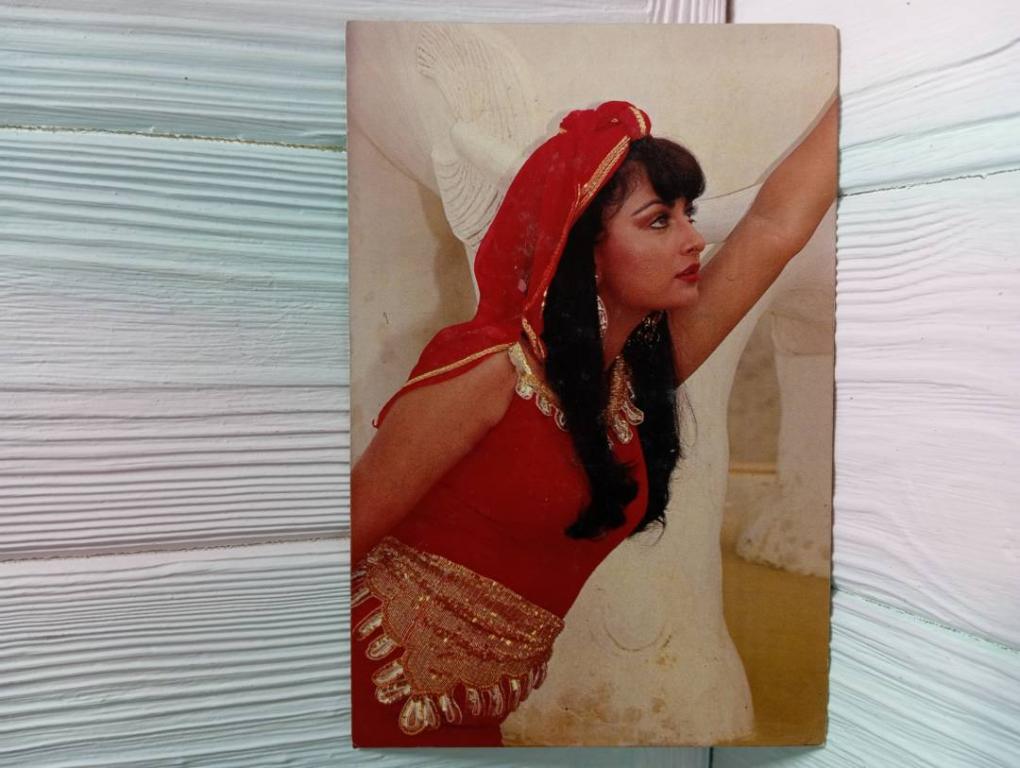 Poonam Dhillon rare postcard