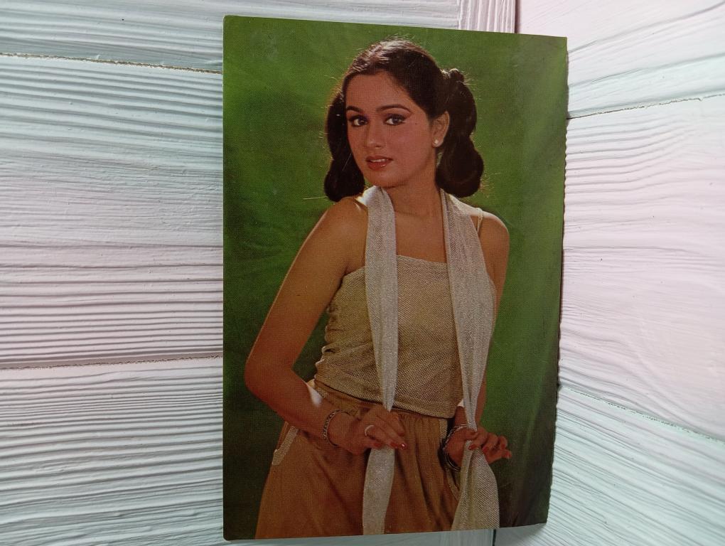 Padmini Kolhapure bollywood rare postcard