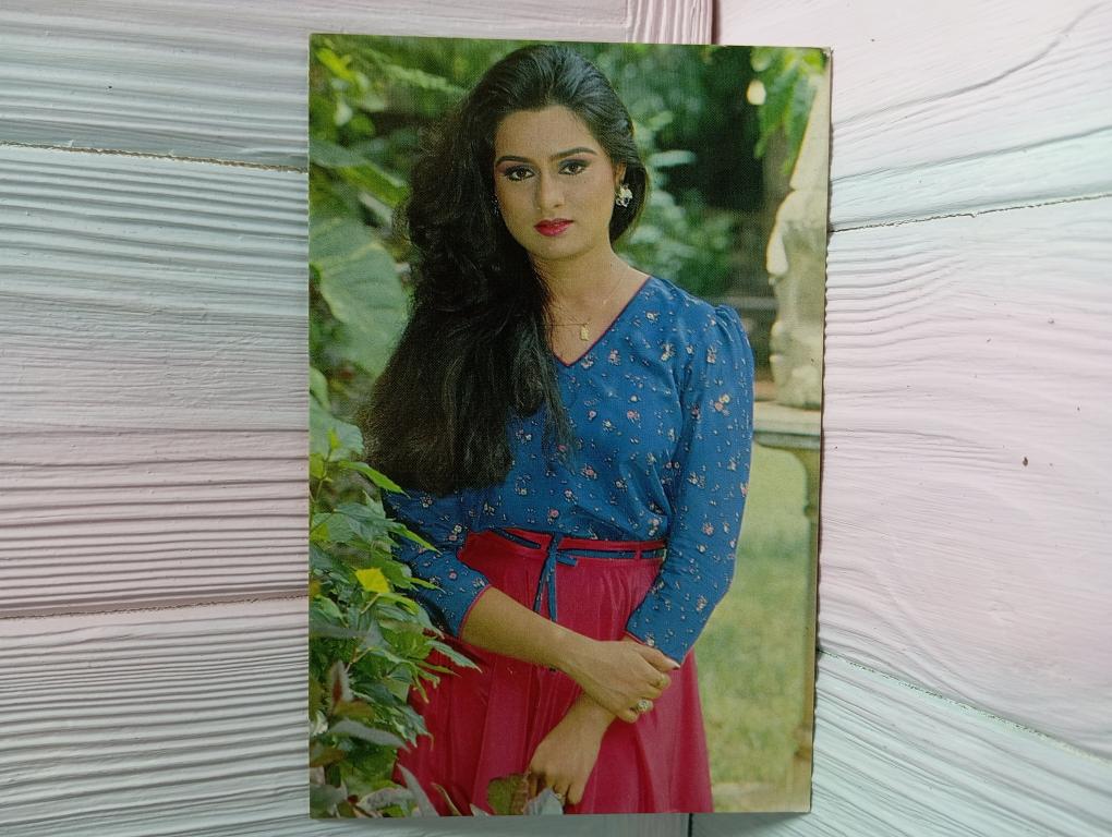 Padmini Kolhapure bollywood rare postcard