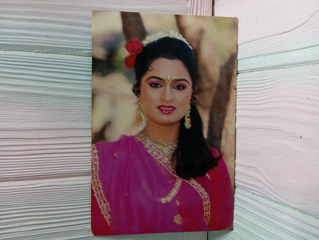 Padmini Kolhapure bollywood rare postcard