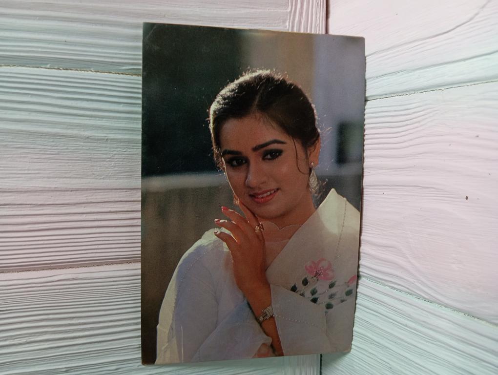 Padmini Kolhapure bollywood rare postcard