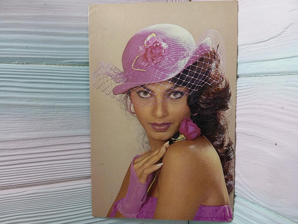 Kimi Katkar bollywood rare postcard