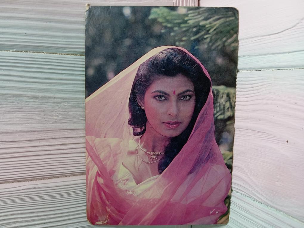 Kimi Katkar bollywood rare postcard