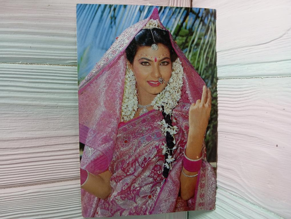 Kimi Katkar bollywood rare postcard