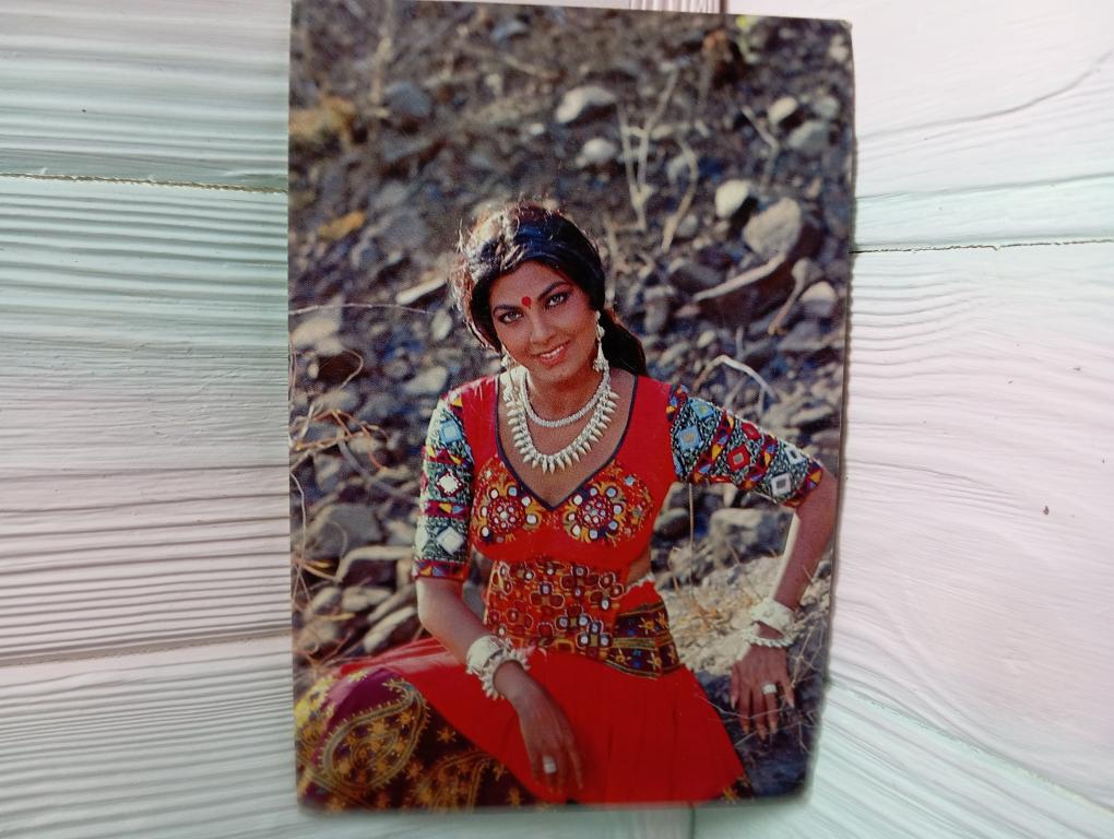 Kimi Katkar bollywood rare postcard