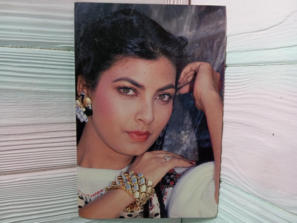 Kimi Katkar bollywood rare postcard